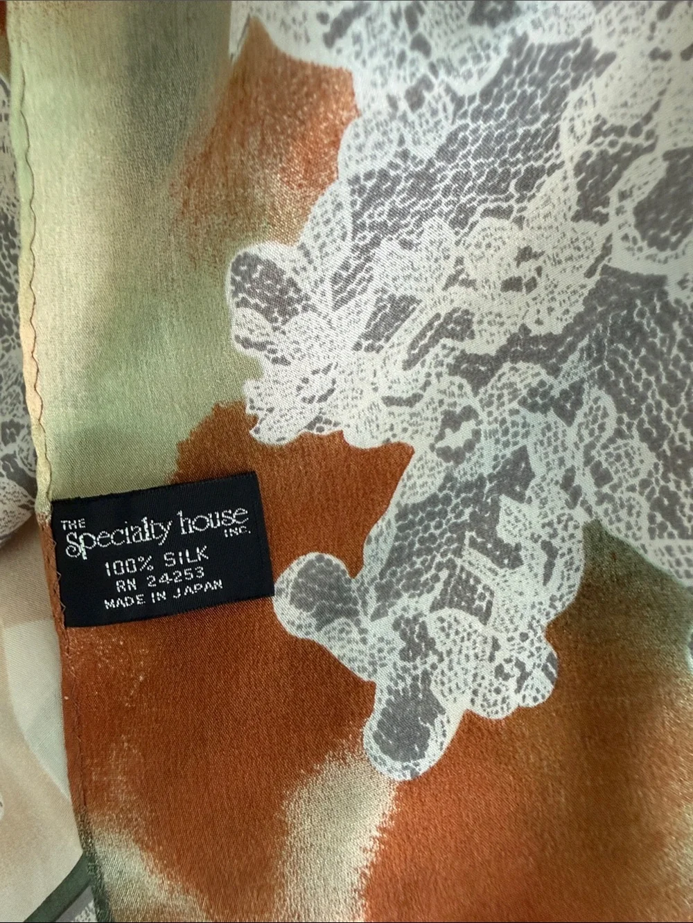 Pure silk scarf  NWT size 30”x31